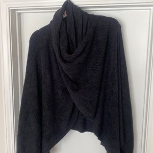 Women’s Barefoot Dreams Cowell Neck Cape